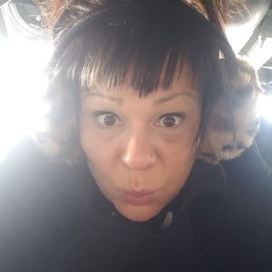 Meet your Posher, Flora